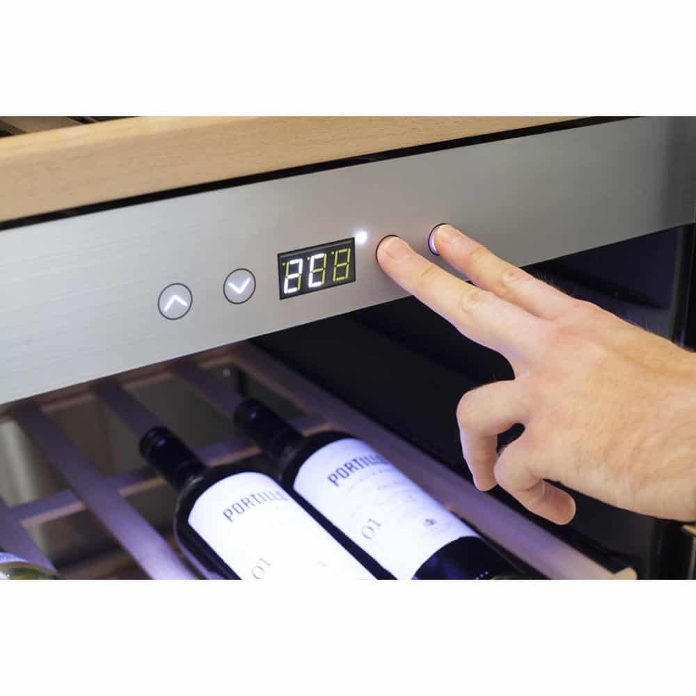 nút điều chỉnh nhiệt độ tủ bảo quản rượu