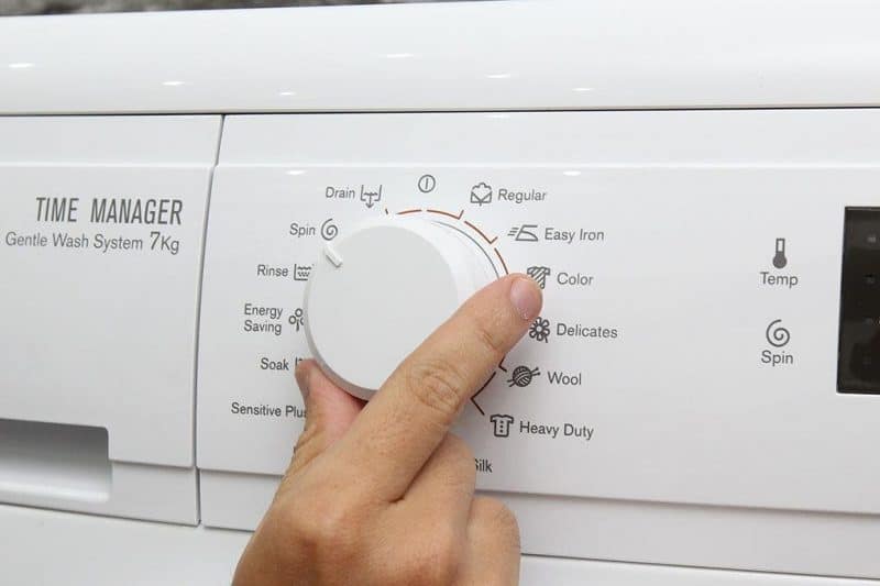 cách vắt khô quần áo bằng máy giặt