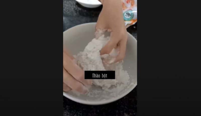cách thực hiện bánh gạo kể từ cơm trắng nguội