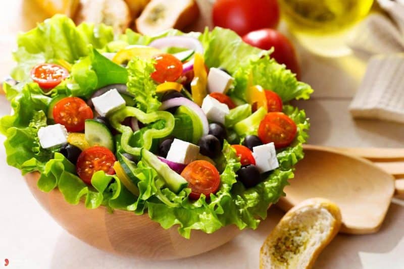 Một bữa ăn đủ chất dinh dưỡng không thể thiếu salad rau củ