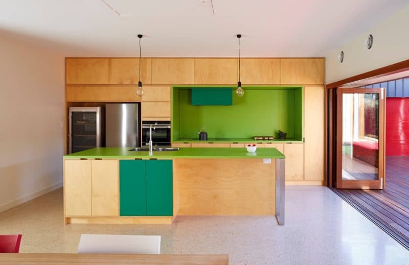 Thiết kế bếp xanh lá hiện đại 