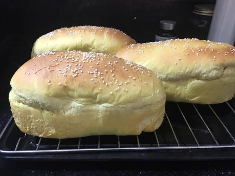 Cách thực hiện bánh mỳ nhân dừa tươi