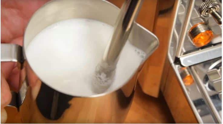 5 cách tạo bọt sữa