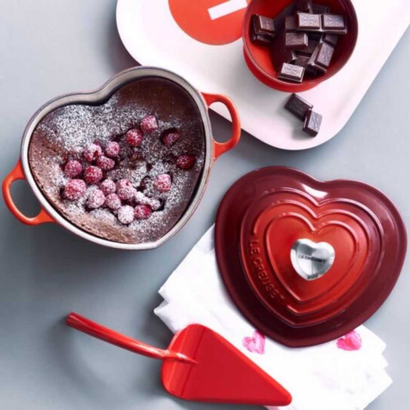 Nồi Gang Le Creuset Heart Shaped Casserole with Heart Knob 1,9L