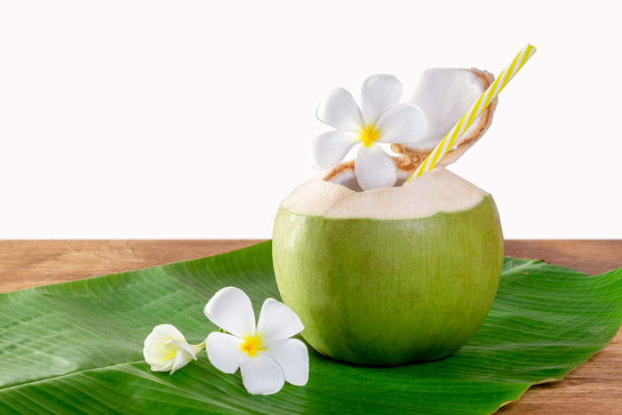 Nước dừa giúp duy trì độ ẩm cho da