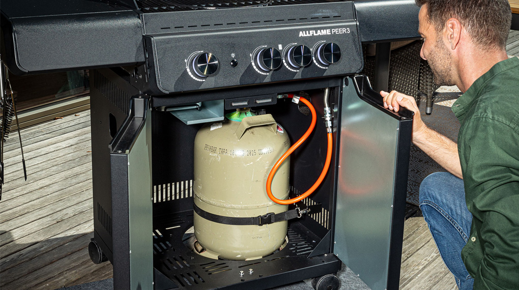 Bếp nướng gas Rösle ALLFLAME Peer 3 13500 W-Không gian bên trong chứa được bình gas 11 kg tiện lợi