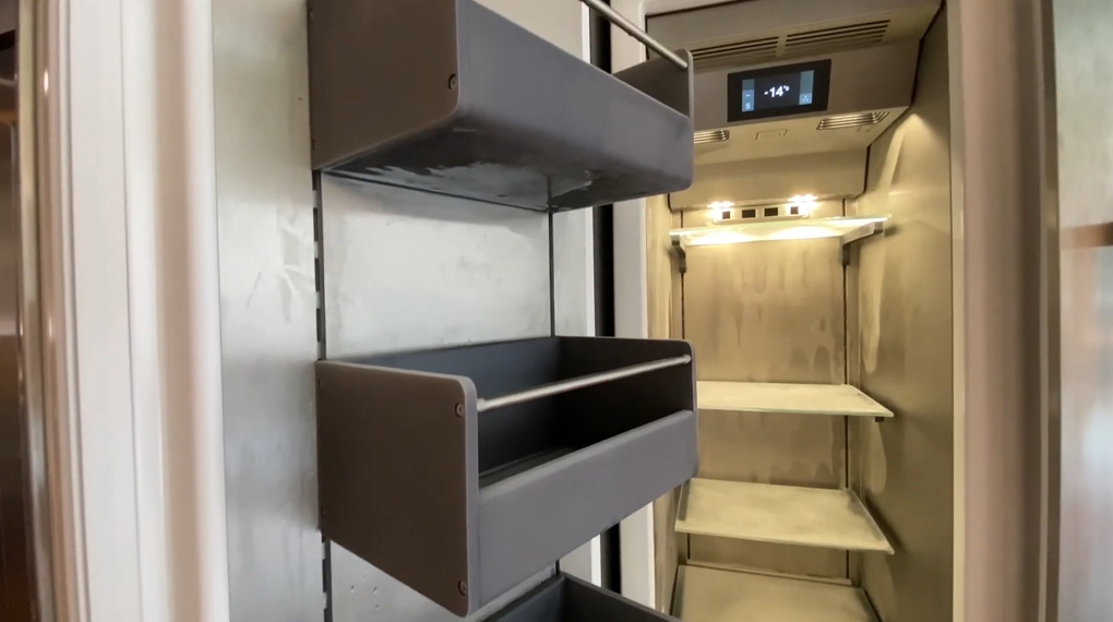 Tủ đông âm tủ Gaggenau 328 lít RF461306 Vario series 400-Trang bị tính năng cảnh báo thay đổi nhiệt độ