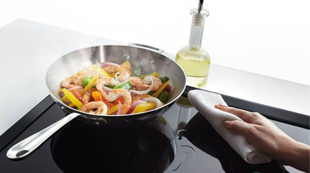 Bếp từ đa điểm kèm hút mùi Bosch PXX890D51E Series 8 Accent Line 7400 W - chiên rán an toàn với cảm biến PerfectFry