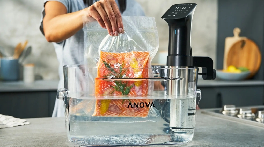 Máy sous vide Anova chủ yếu có công suất từ 1.000 W đến 1.200 W
