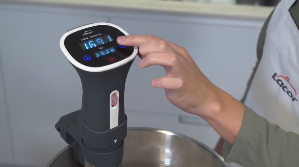 Máy sous vide Lacor Gourmet sở hữu dải nhiệt độ 20°C đến 90°C