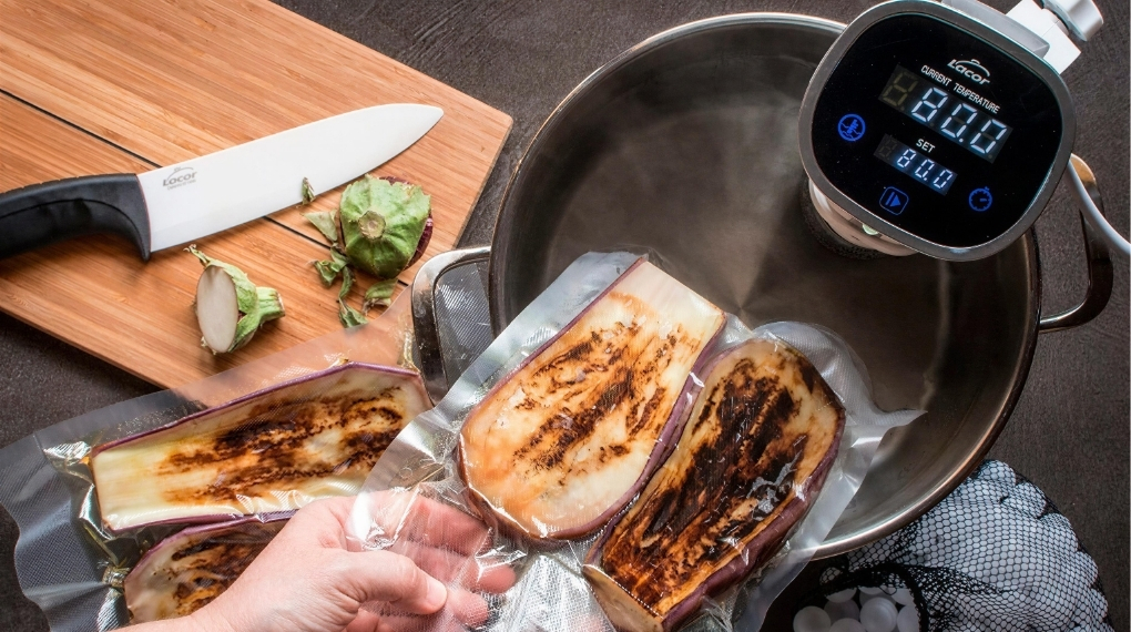 Nên ưu tiên các sản phẩm có ghi rõ Food Grade, Food Safe hoặc được nhà sản xuất công bố có thể sử dụng khi gia nhiệt hay nấu sous vide
