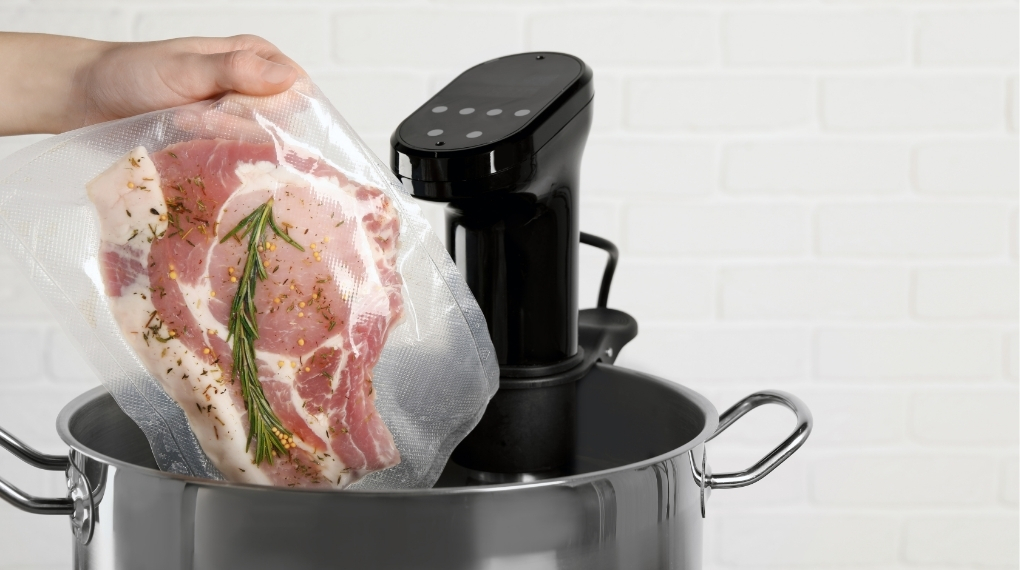 Độ bền của túi sous vide cũng ảnh hưởng trực tiếp đến khả năng bảo vệ thực phẩm