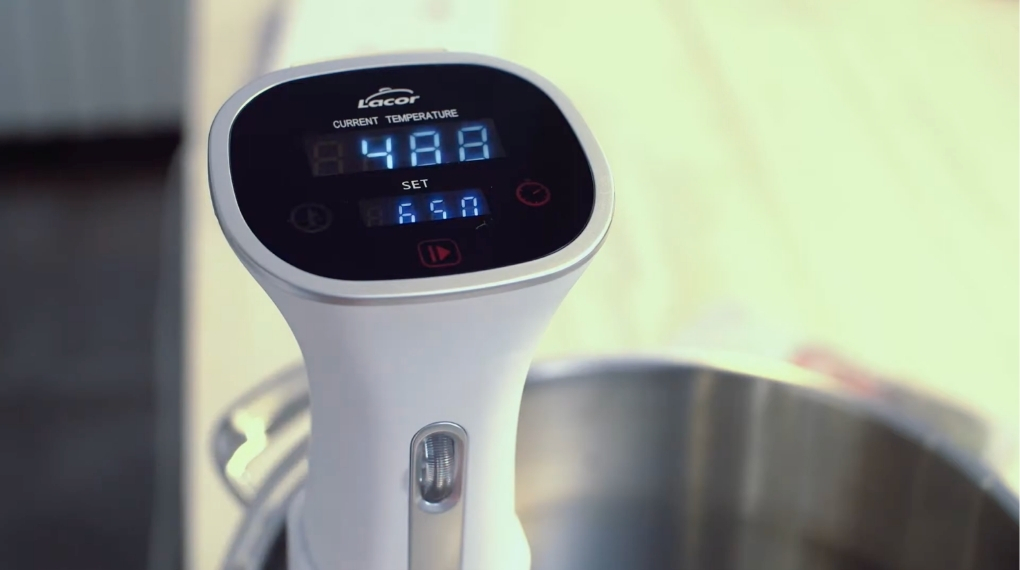 Máy sous vide Lacor Gourmet có công suất 1200W và dung tích 15 lít