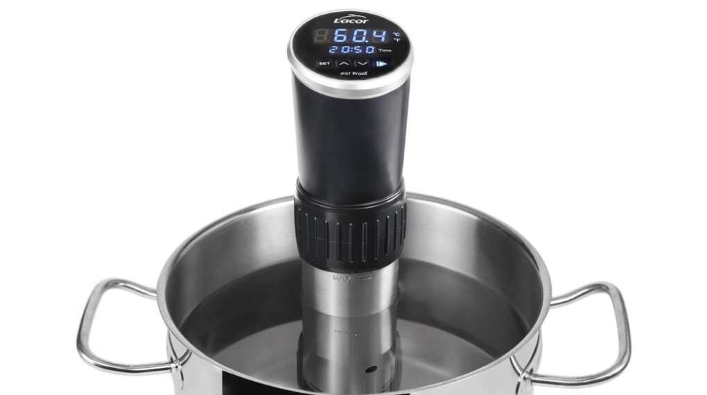 Thiết bị sở hữu bơm tuần hoàn với lưu lượng 4,5 lít/phút