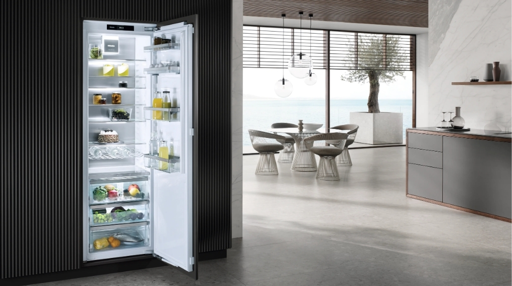 Vỏ ngoài và khung sườn của tủ lạnh Miele được chế tạo từ thép không gỉ nguyên khối