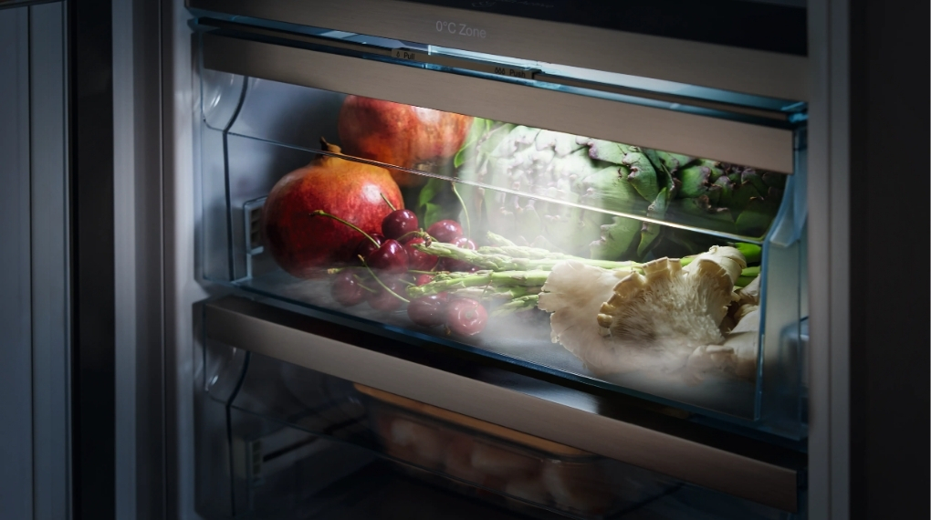 Công nghệ PerfectFresh Active (phun sương tự động) độc quyền giúp thực phẩm tươi ngon hơn