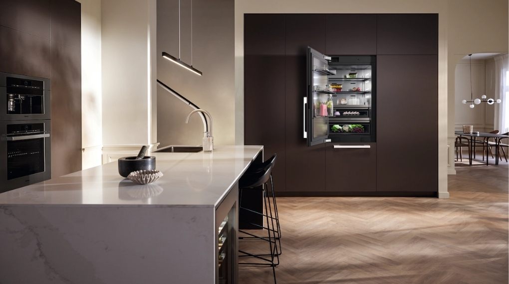 Không tháo tem thông số của tủ lạnh Miele