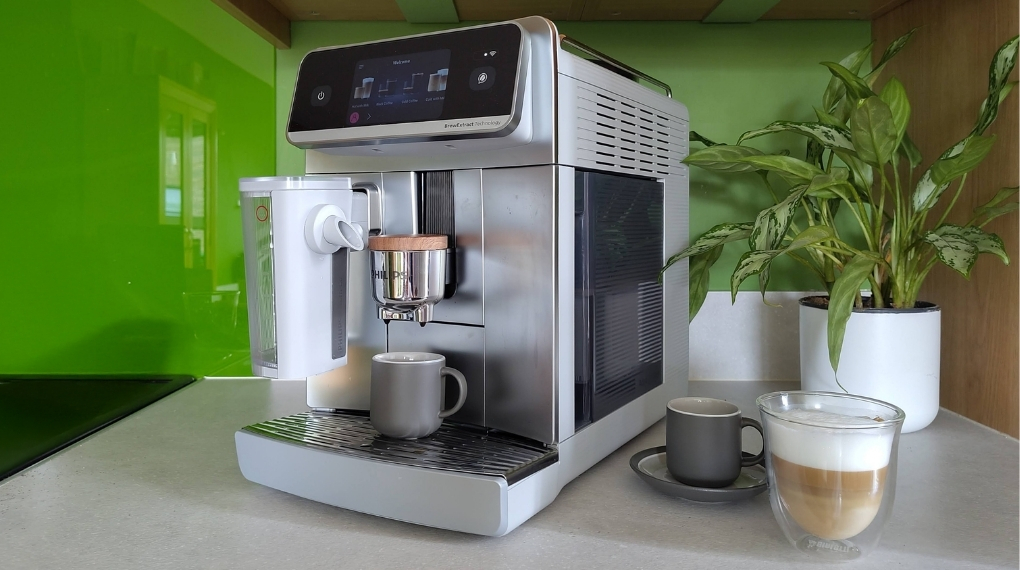 Máy pha cà phê Philips sử dụng hệ thống LatteGo tự động với 2 bộ phận đơn giản