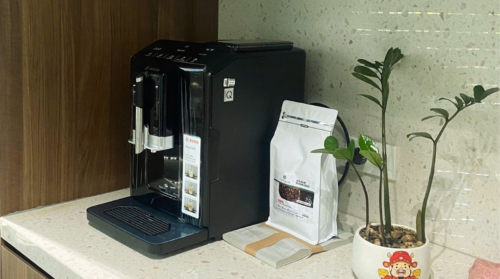 Máy pha cafe Bosch Series 2 có công suất 1300W và bình nước 1.4 lít