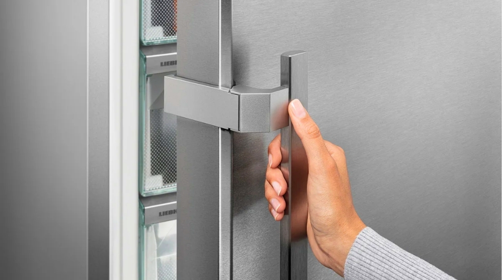 Tủ lạnh Liebherr SBSes 8496 được phủ lớp SmartSteel chống bám vân tay